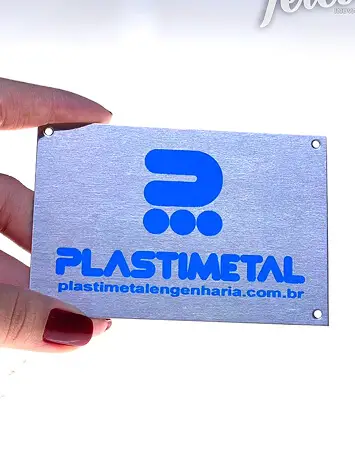 Placa de identificação de inox da empresa plastimetal